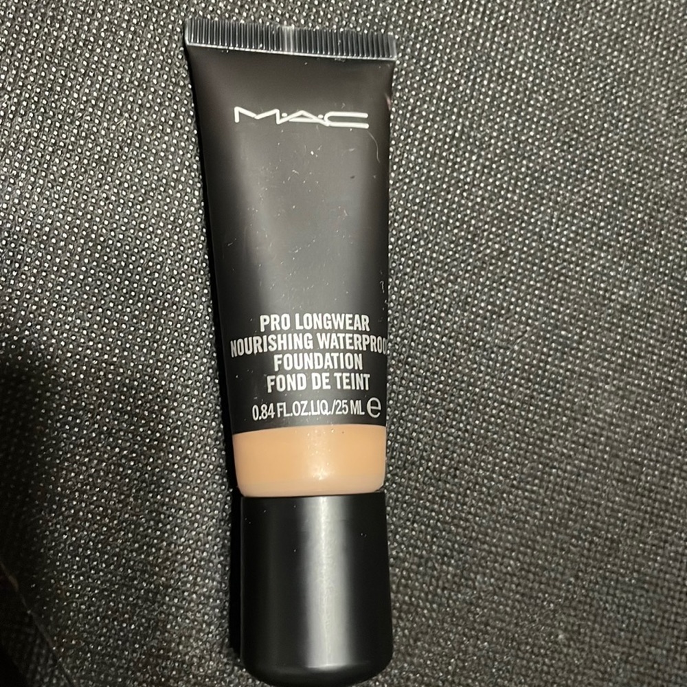 Pro long wear nourishing waterproof foundation